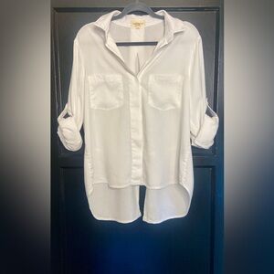Cloth and Stone white button down shirt with split tail. Size L.